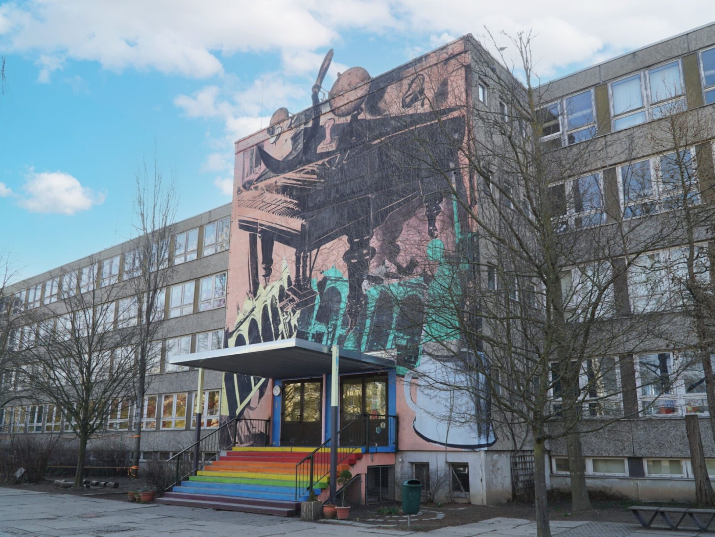 100. Schule der Stadt Leipzig, Miltitzer Allee 1, Wandbild von André Böhme und Hans-Olaf Bote, 1989 Foto: Antje Kirsch, © Stadt Leipzig,Wüstenrot Stiftung